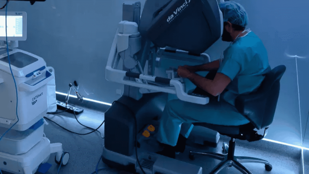 Médico na Itália Realiza Cirurgia em Paciente na China Usando Robô e Tecnologia 5G
