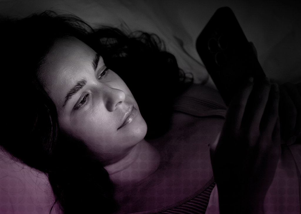 Por que não conseguimos parar de rolar a tela? 4 descobertas sobre o doomscrolling