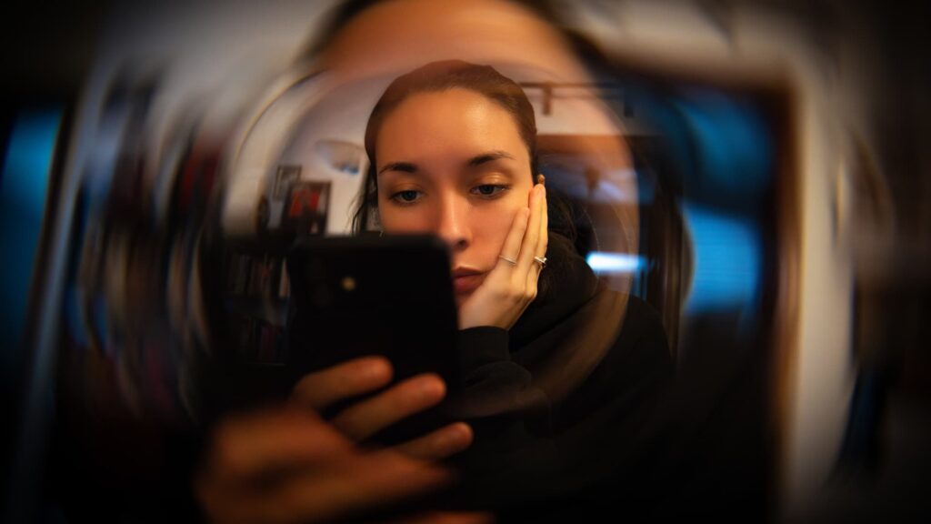 Julgamento nos EUA pode obrigar a Meta a remover recursos como rolagem infinita e Stories do Instagram